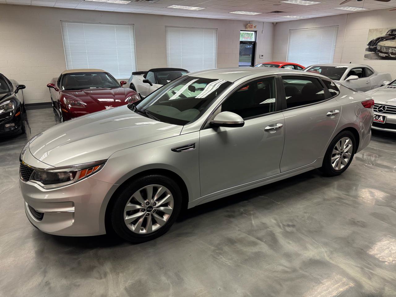 Used 2017 Kia Optima LX FWD image 16