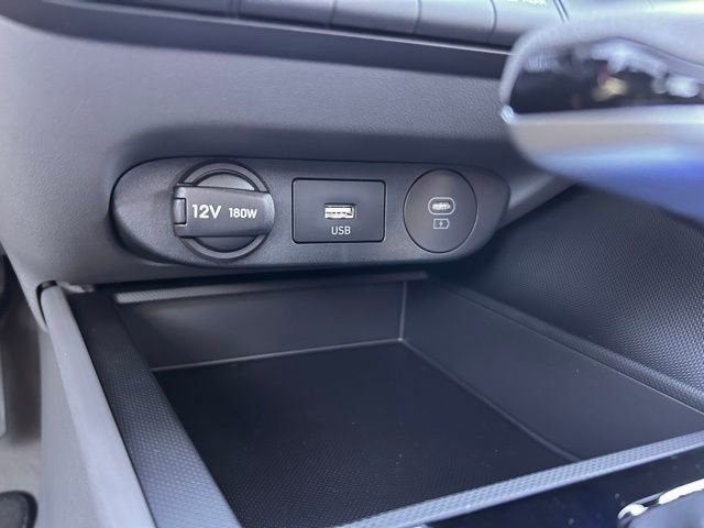 Used 2025 Hyundai Elantra SE image 14