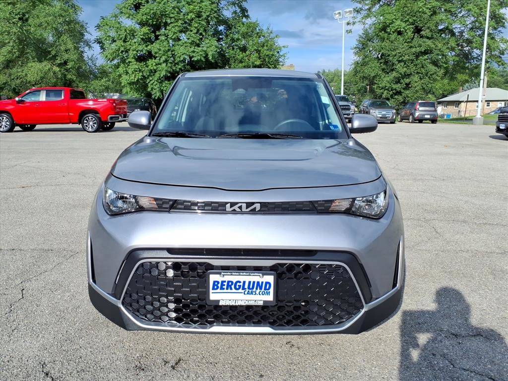 Used 2025 Kia Soul LX w/ LX Technology Package FWD image 9