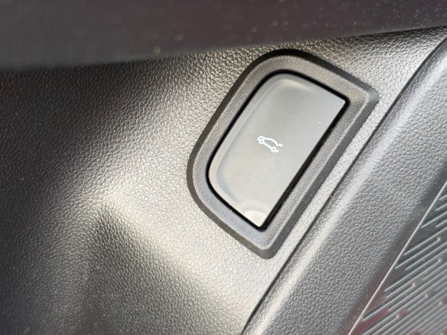 Used 2026 Chevrolet Equinox LT w/ Convenience Package II FWD image 18