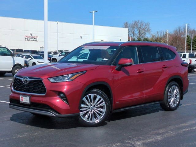Used 2025 Toyota Highlander Platinum image 2