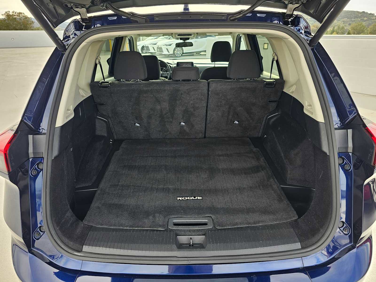 Used 2024 Nissan Rogue SV image 14