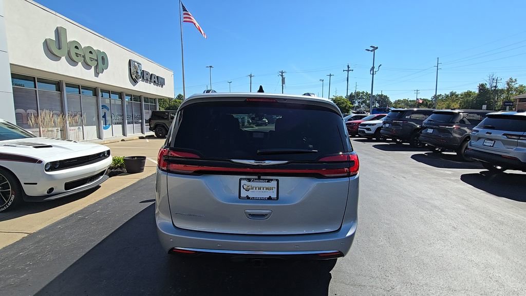New 2026 Chrysler Pacifica Pinnacle w/ Trailer Tow Group FWD image 7