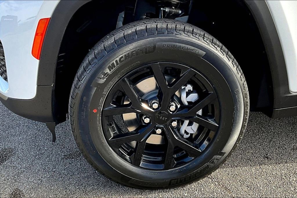 New 2025 Jeep Grand Cherokee 4WD image 12