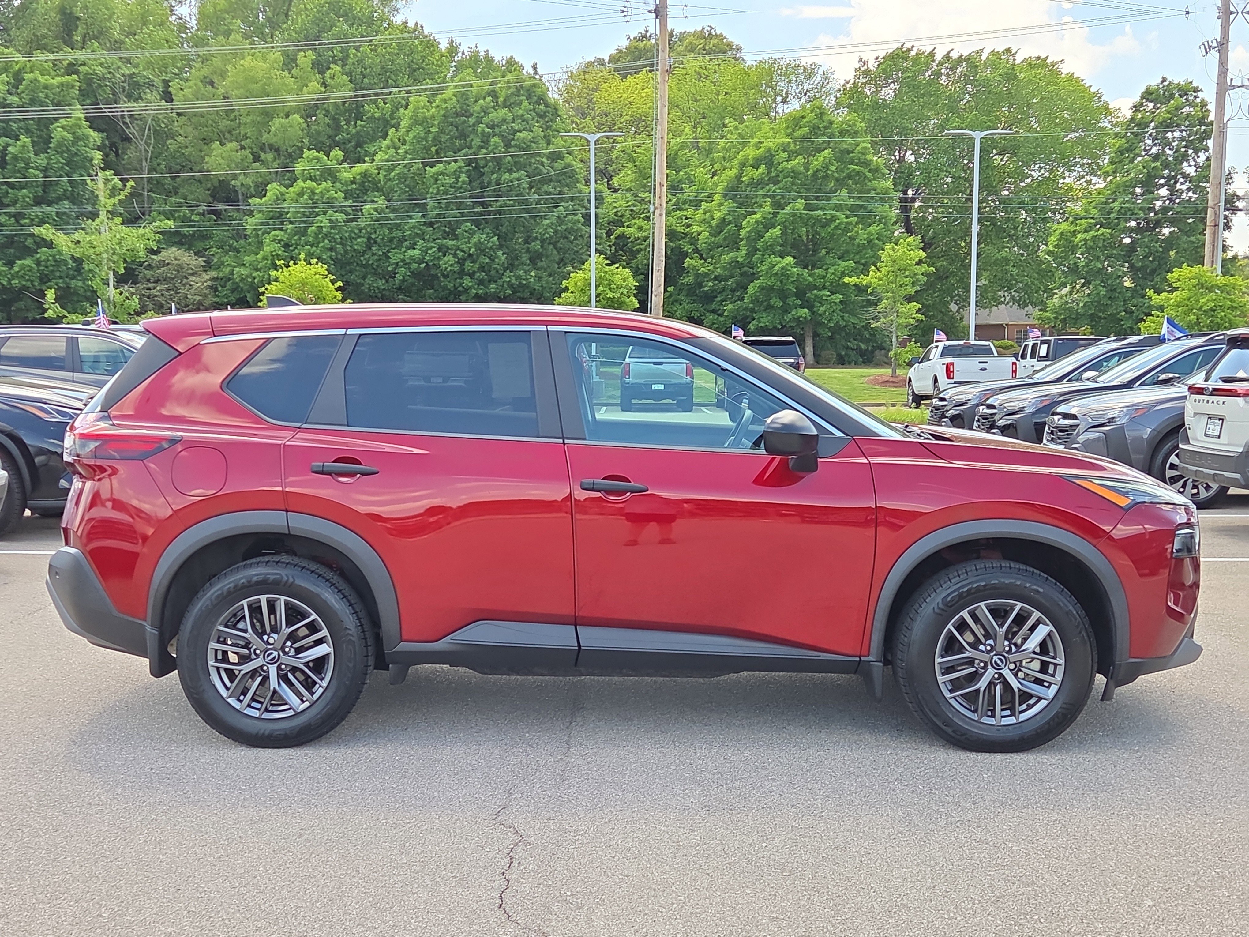 Used 2023 Nissan Rogue S AWD/4WD image 2