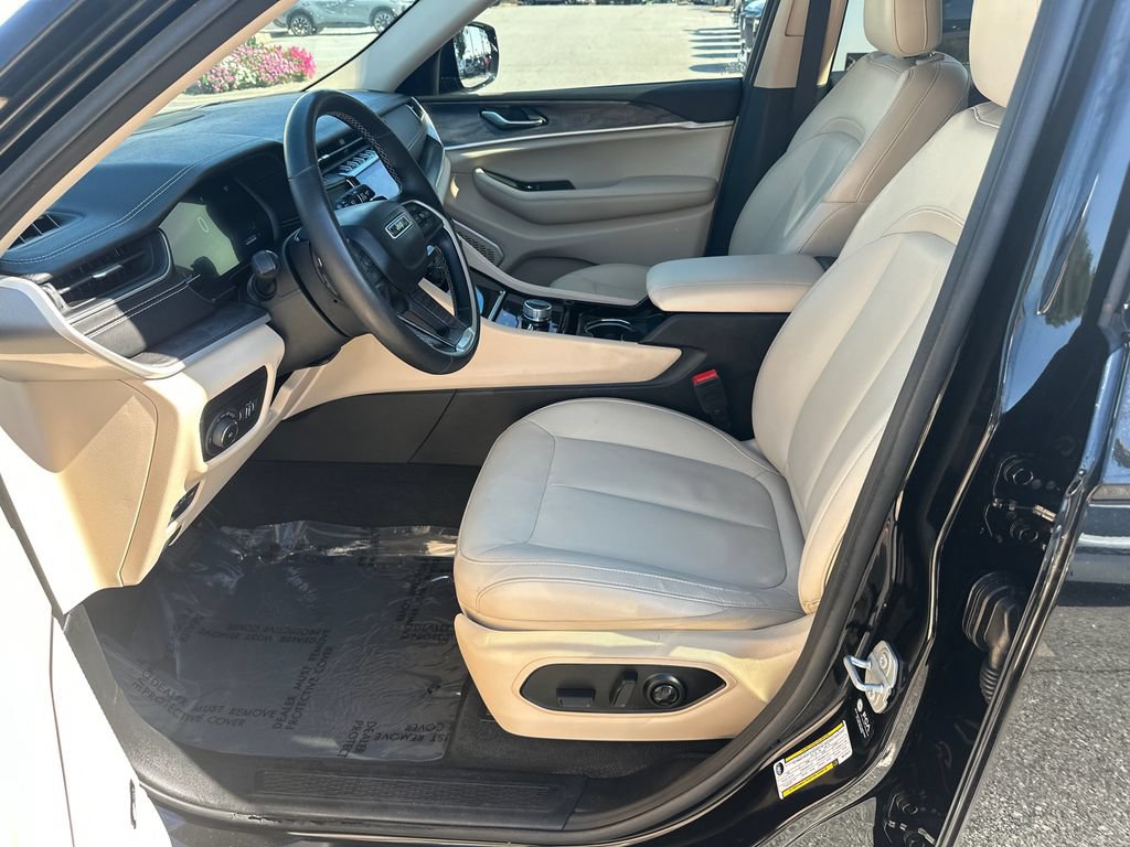Used 2021 Jeep Grand Cherokee L Limited w/ MOPAR Finishing Package AWD/4WD image 9