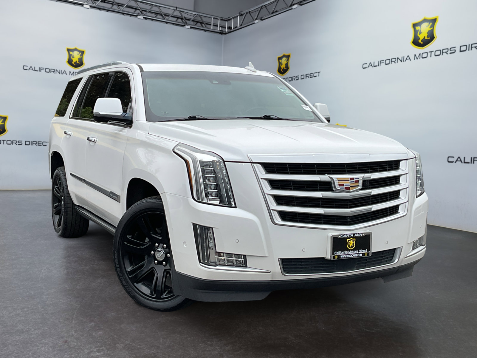 Used 2017 Cadillac Escalade Premium Luxury RWD image 3