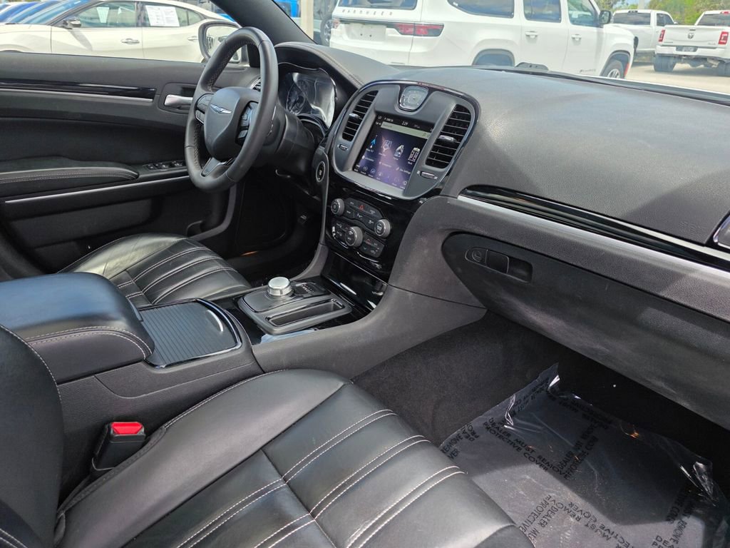 Certified 2023 Chrysler 300 S RWD image 9