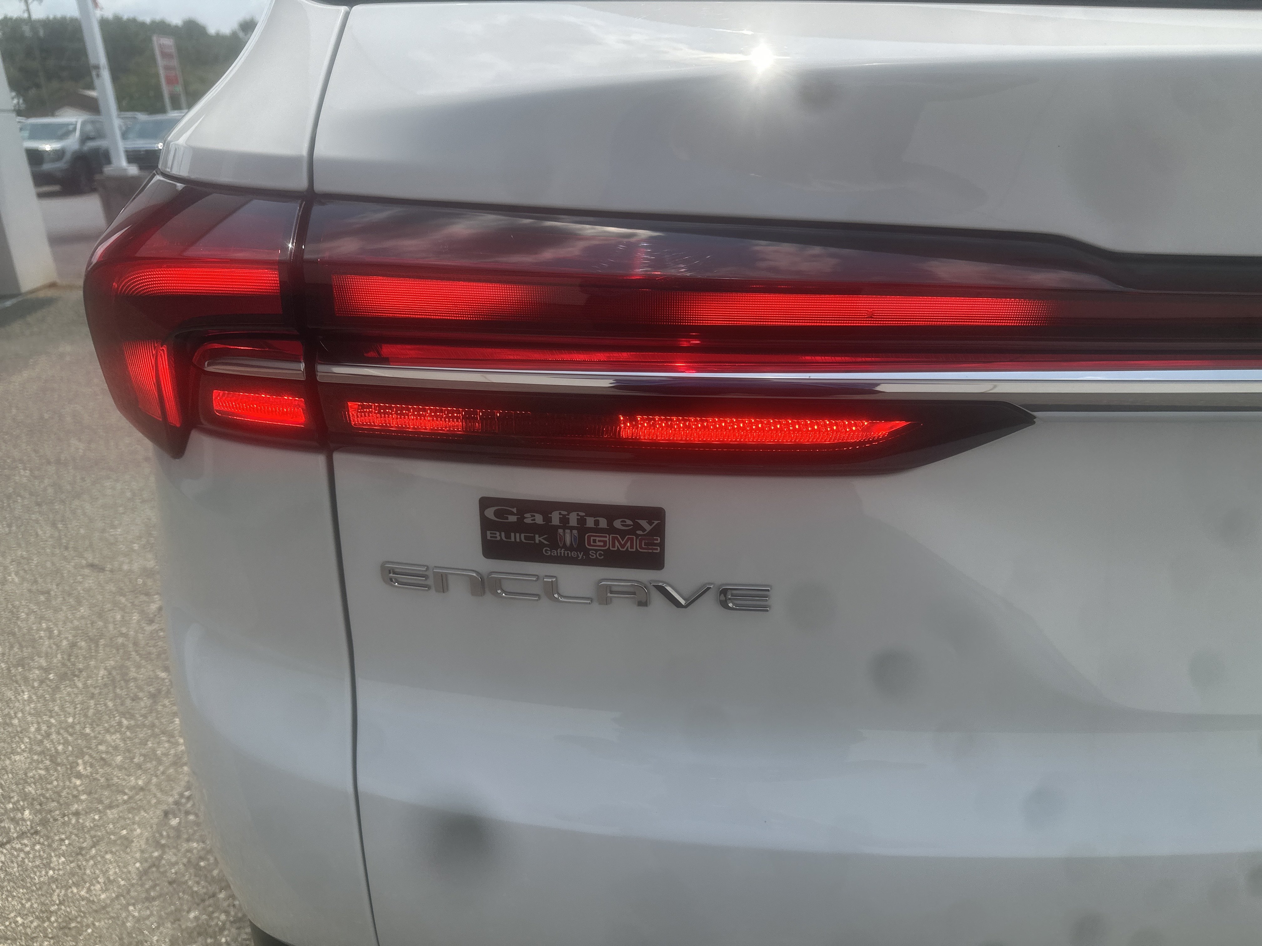 Used 2025 Buick Enclave Preferred w/ Power Package FWD image 4