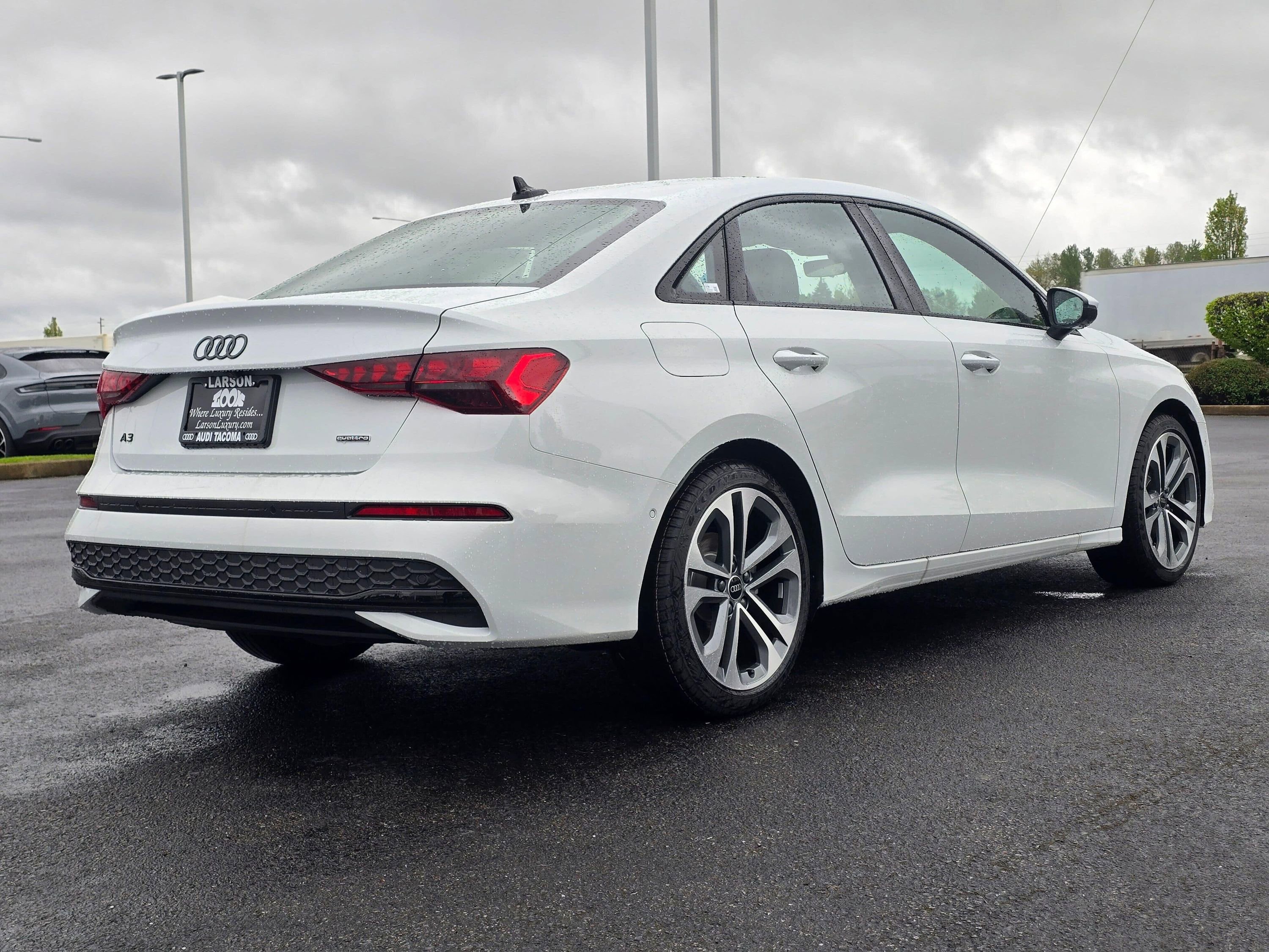 Used 2023 Audi Q4 e-tron Premium Plus RWD image 5