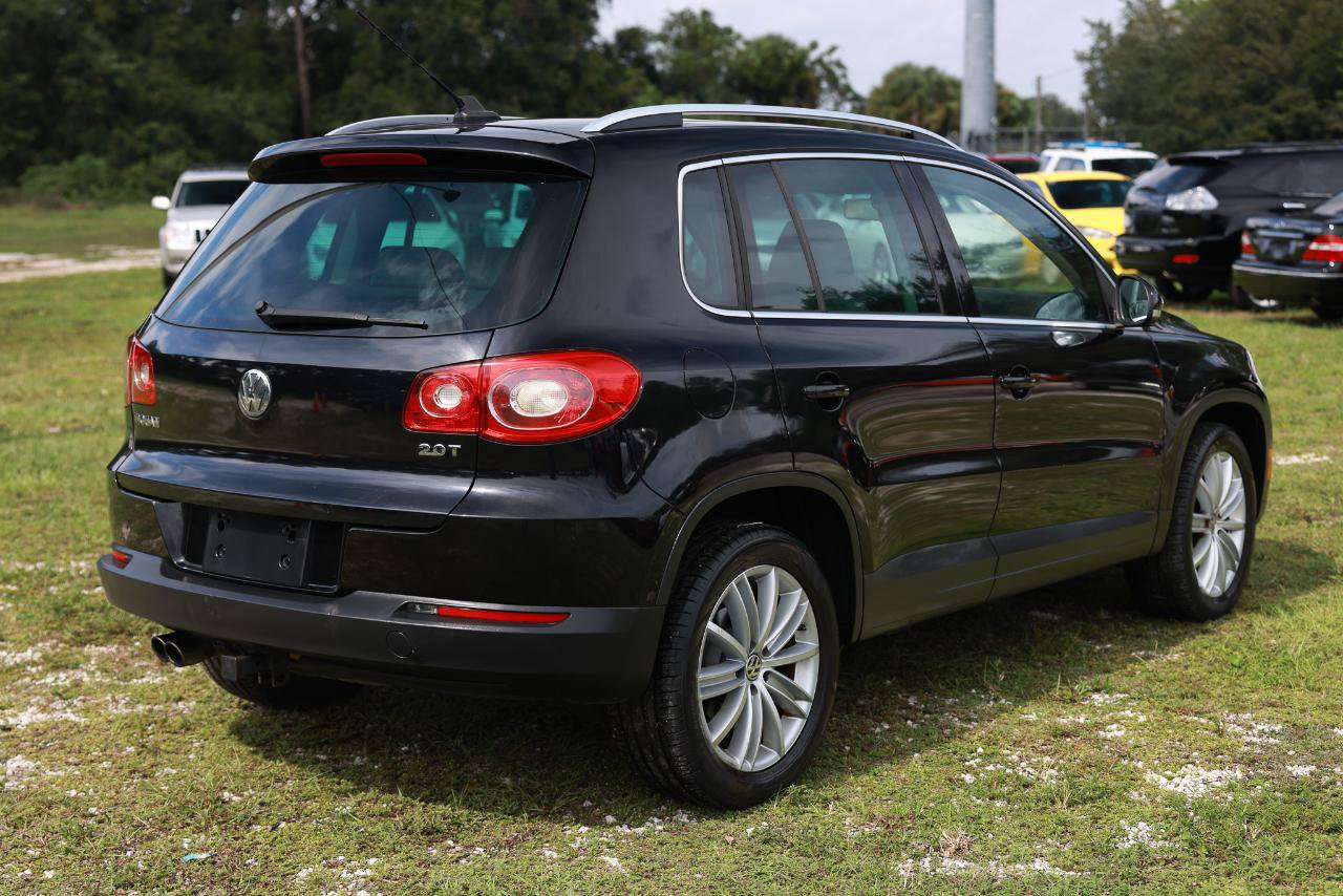 Used 2011 Volkswagen Tiguan SE FWD image 11