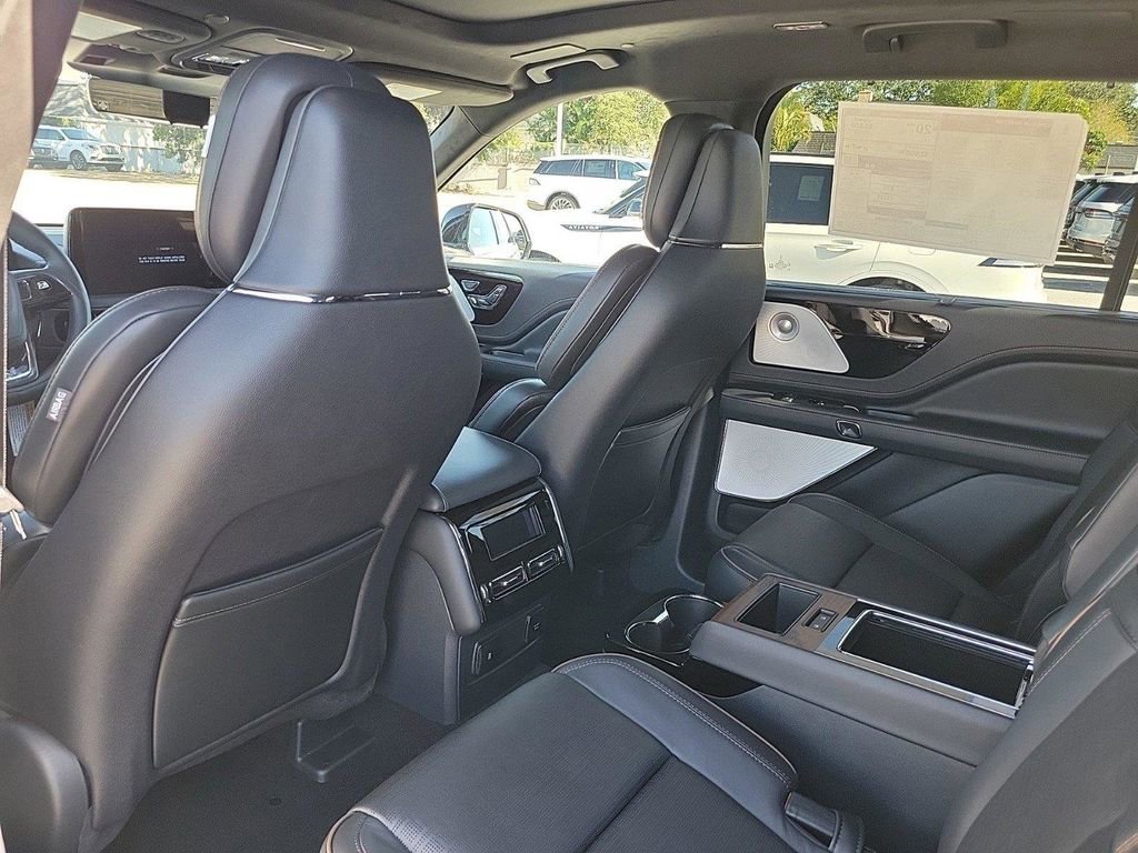 New 2025 Lincoln Aviator Black Label image 13