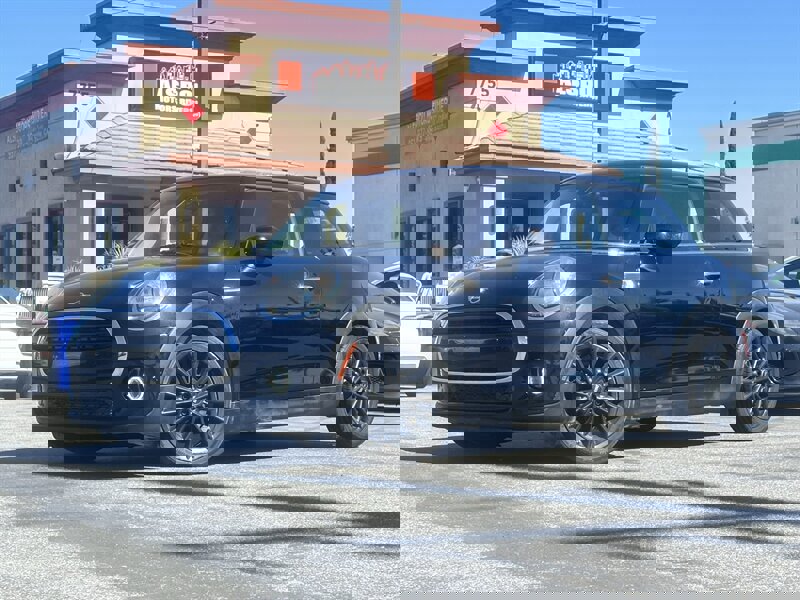 Used 2020 MINI Cooper 2-Door Hardtop image 1