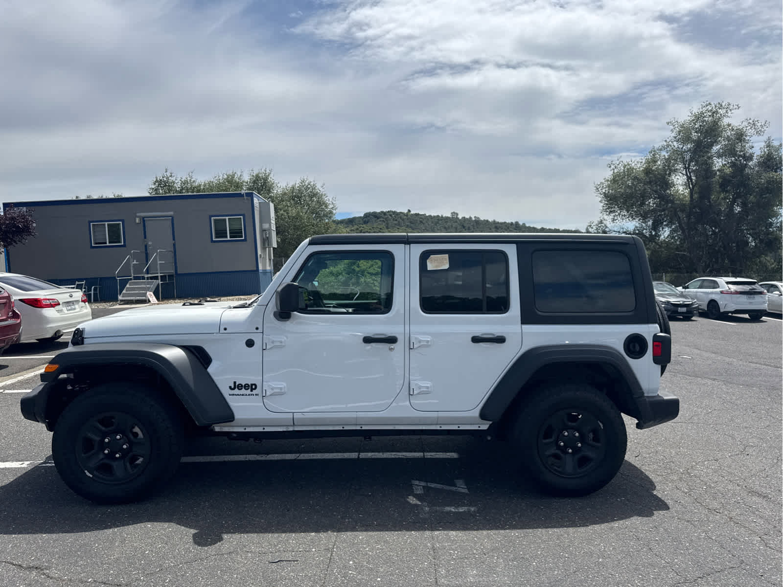 Used 2025 Jeep Wrangler Sport AWD/4WD image 8
