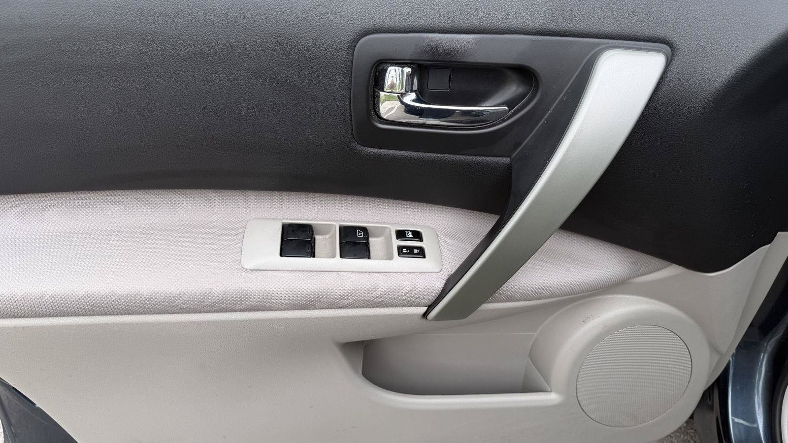 Used 2013 Nissan Rogue S AWD/4WD image 12