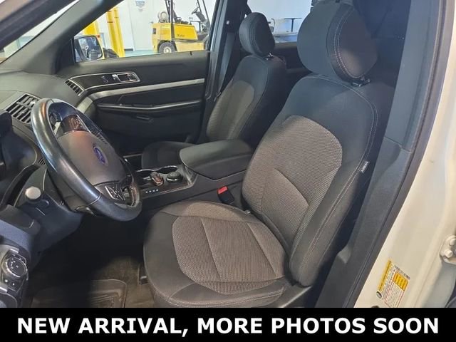 Used 2017 Ford Explorer XLT w/ Equipment Group 201A AWD/4WD image 5