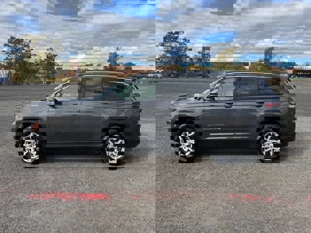 Used 2021 Jeep Grand Cherokee L Limited image 2