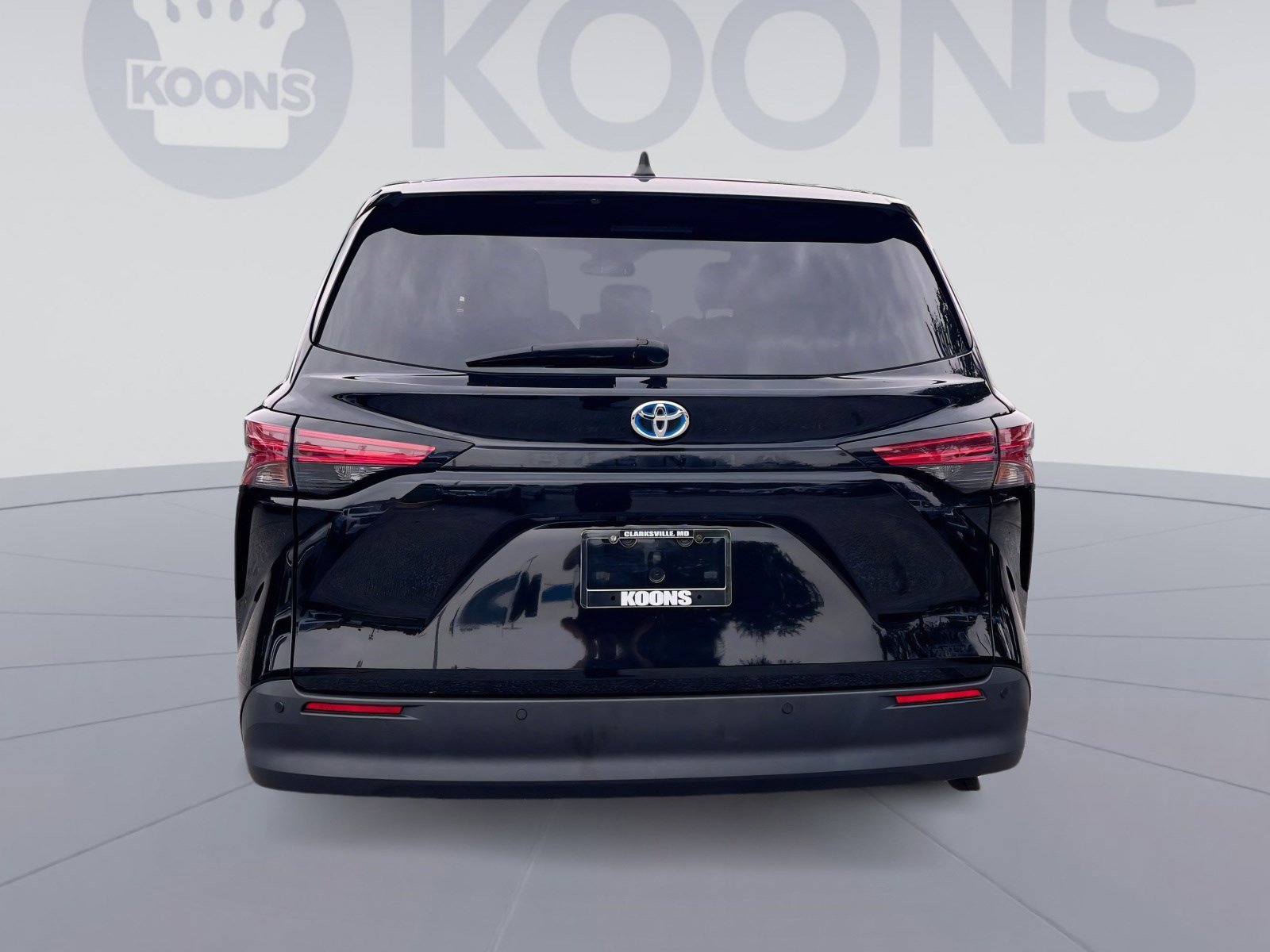 Used 2021 Toyota Sienna XLE image 5