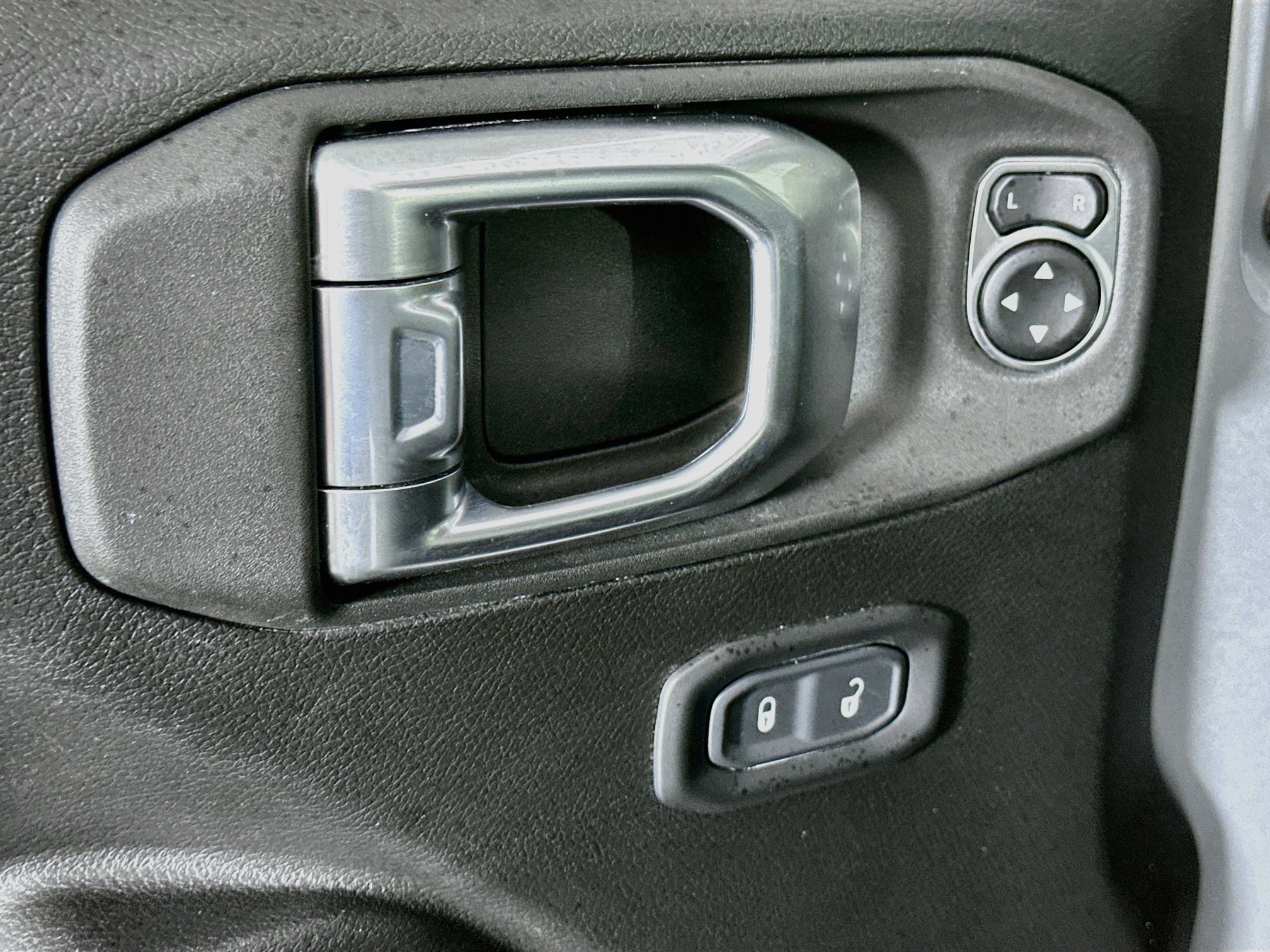 Used 2023 Jeep Wrangler Unlimited AWD/4WD image 15