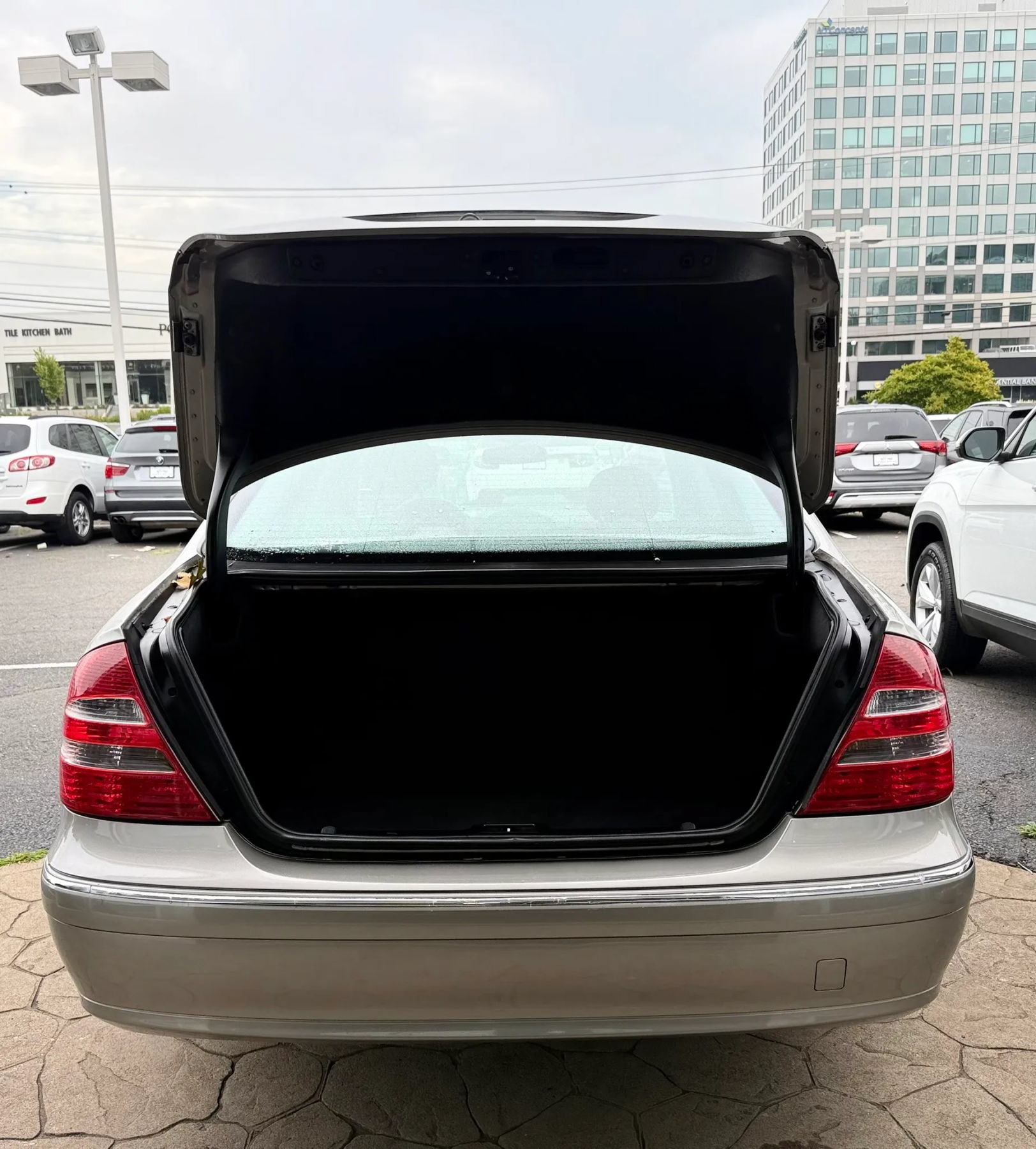 Used 2004 Mercedes-Benz E 320 Sedan image 39