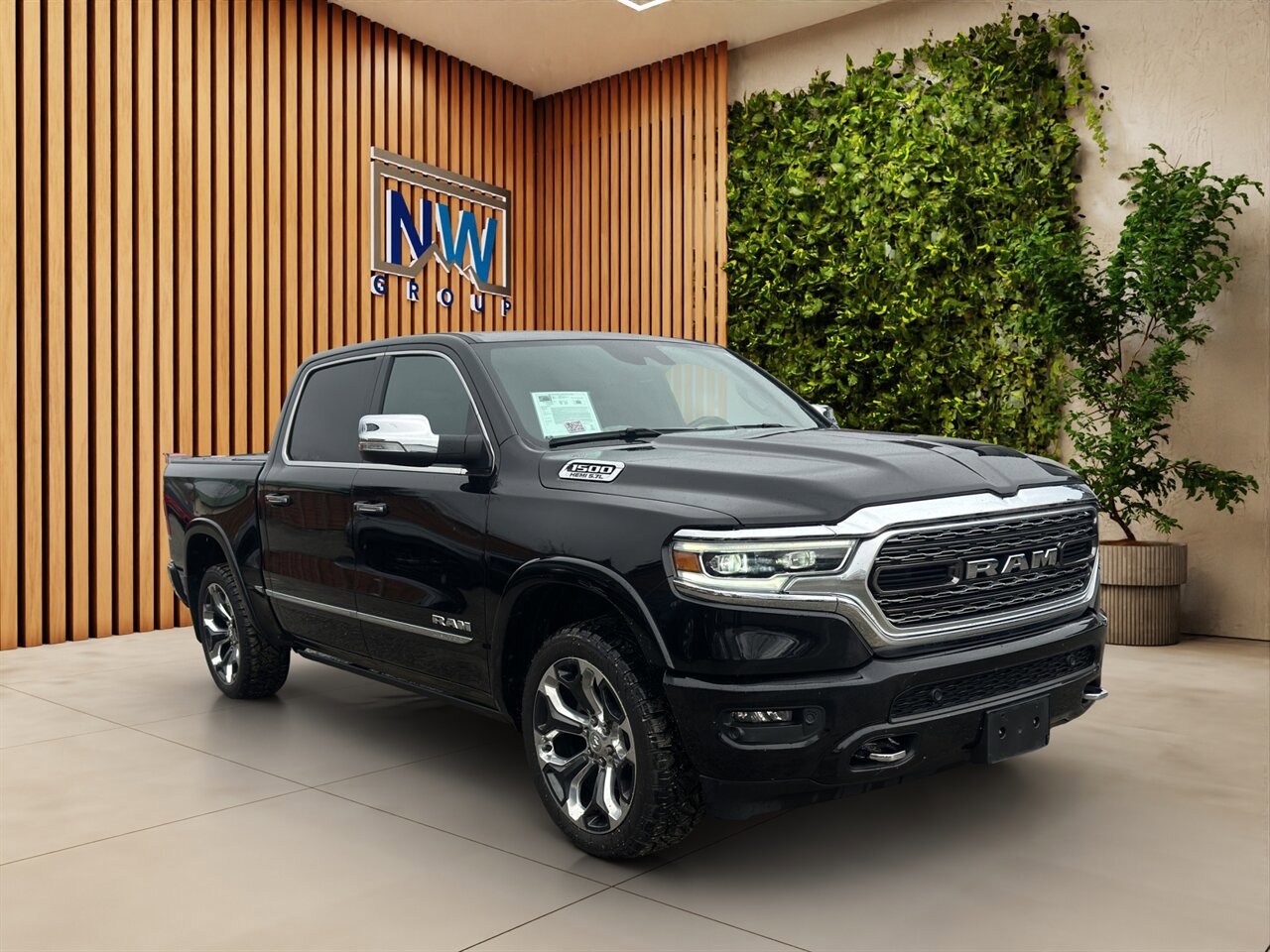 Used 2022 RAM 1500 Limited w/ Body-Colour Bumper Group AWD/4WD image 1
