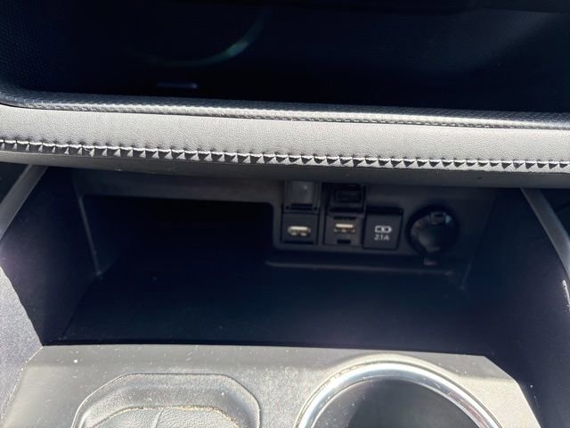 Used 2021 Toyota Highlander XLE AWD/4WD image 17