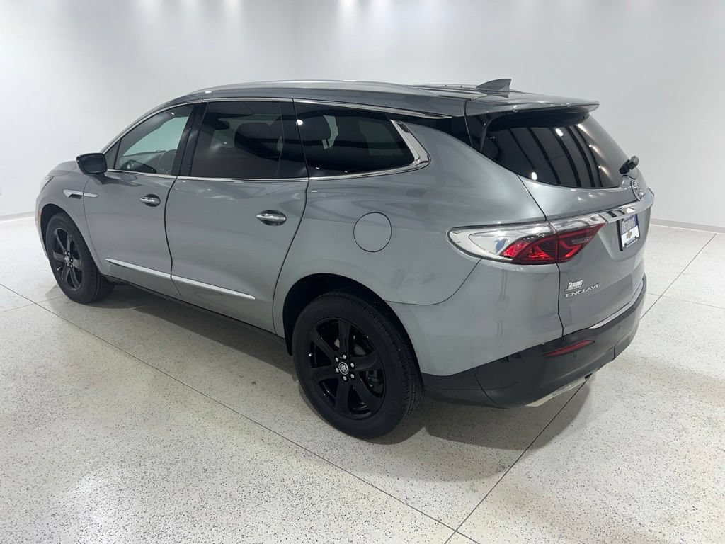 Used 2023 Buick Enclave Essence w/ Sport Touring Edition FWD image 3