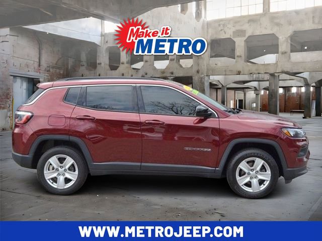 Used 2022 Jeep Compass Latitude w/ Sun and Sound Group image 1