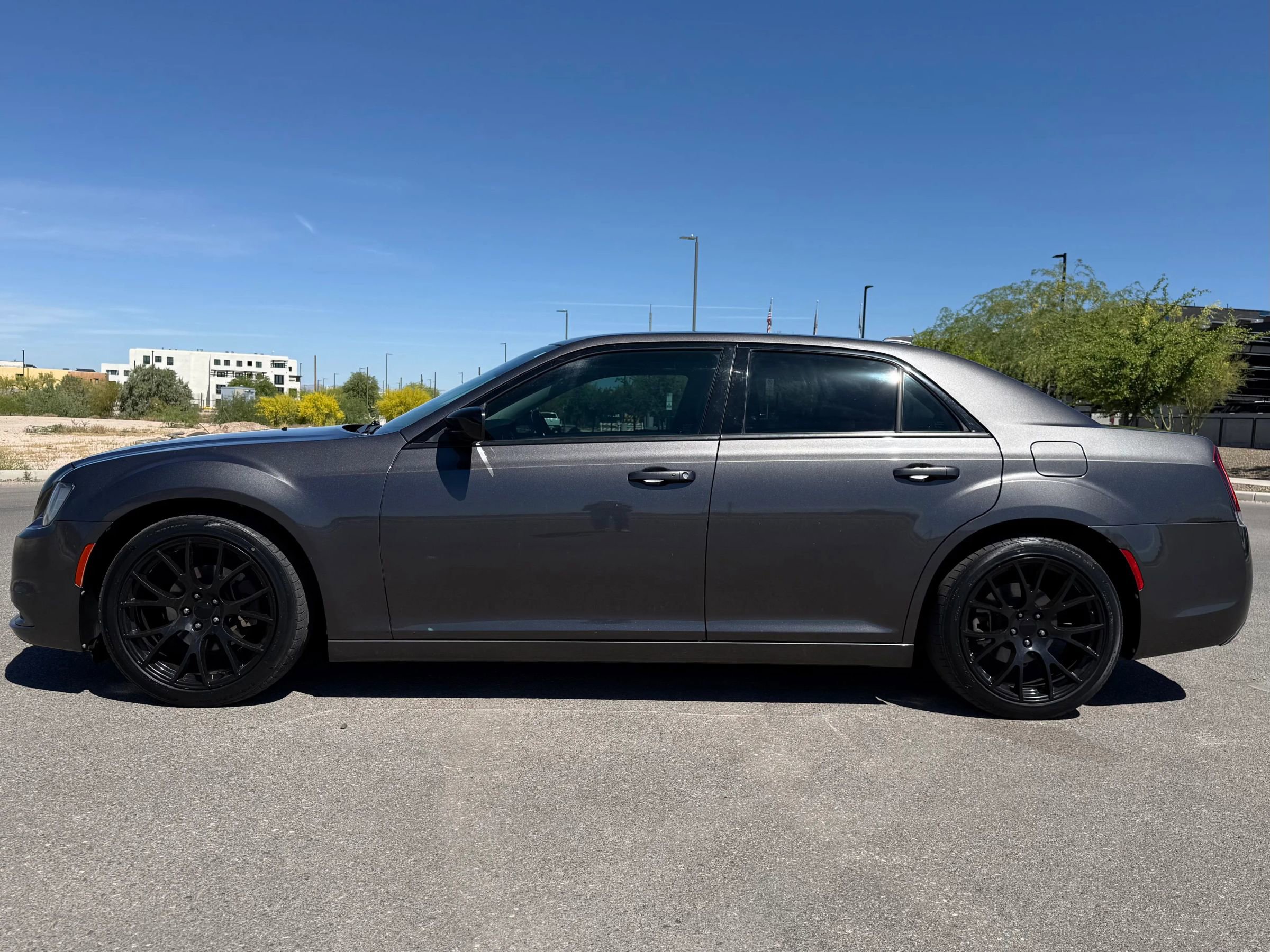 Used 2018 Chrysler 300 Touring w/ Sport Appearance Package image 5