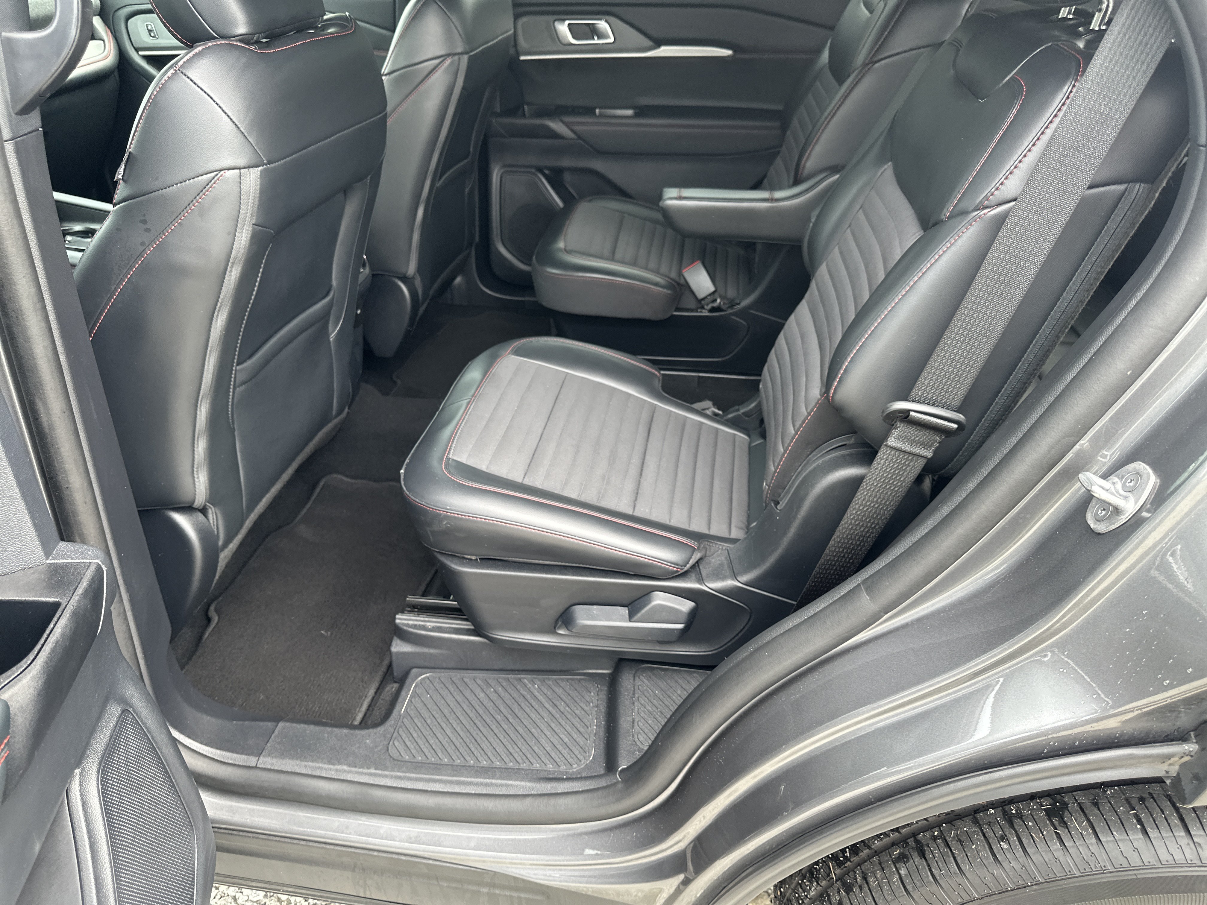 Used 2025 Ford Explorer ST-Line AWD/4WD image 20