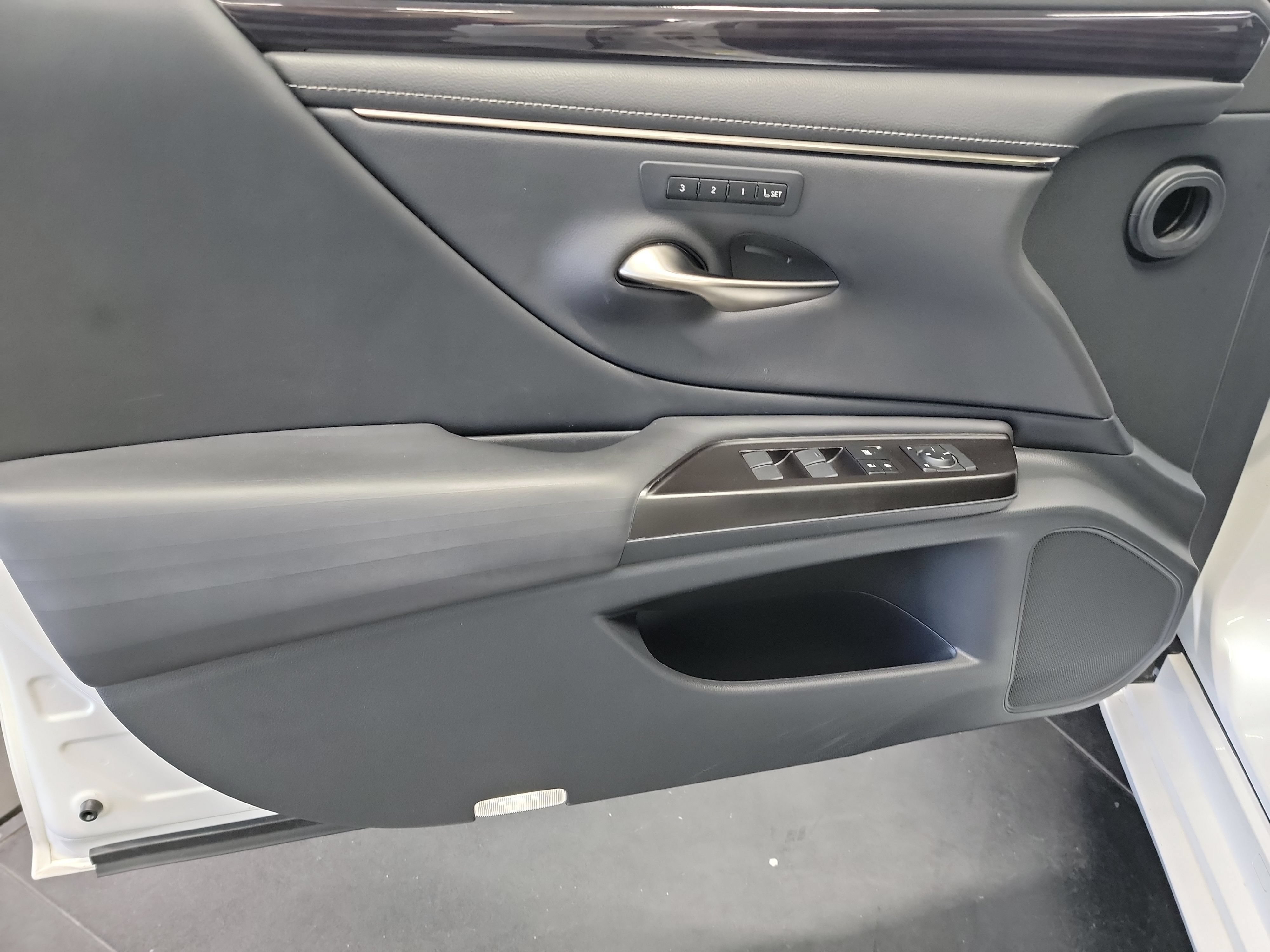 Used 2019 Lexus ES 350 w/ Accessory Package 2 FWD image 13