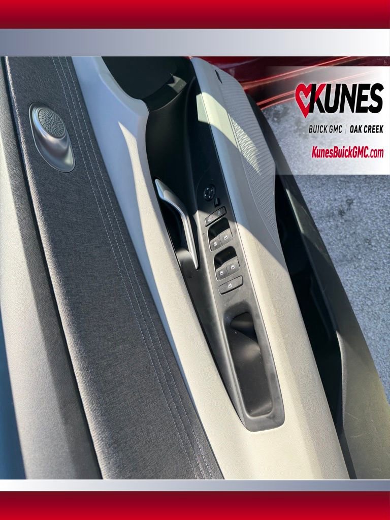 Used 2025 Hyundai Elantra Limited image 7