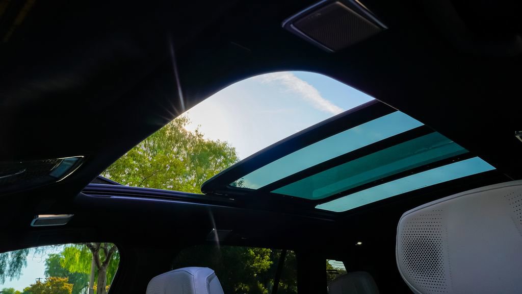 Used 2026 Cadillac Vistiq Luxury image 16