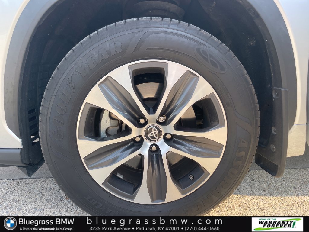 Used 2022 Toyota Highlander XLE AWD/4WD image 21