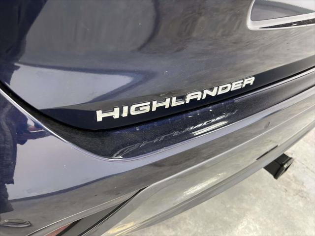 Certified 2021 Toyota Highlander Limited AWD/4WD image 10