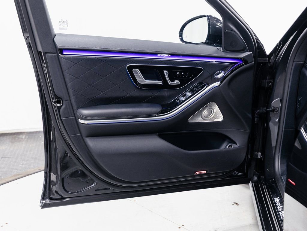 Used 2023 Mercedes-Benz S 580e 4MATIC Sedan image 5
