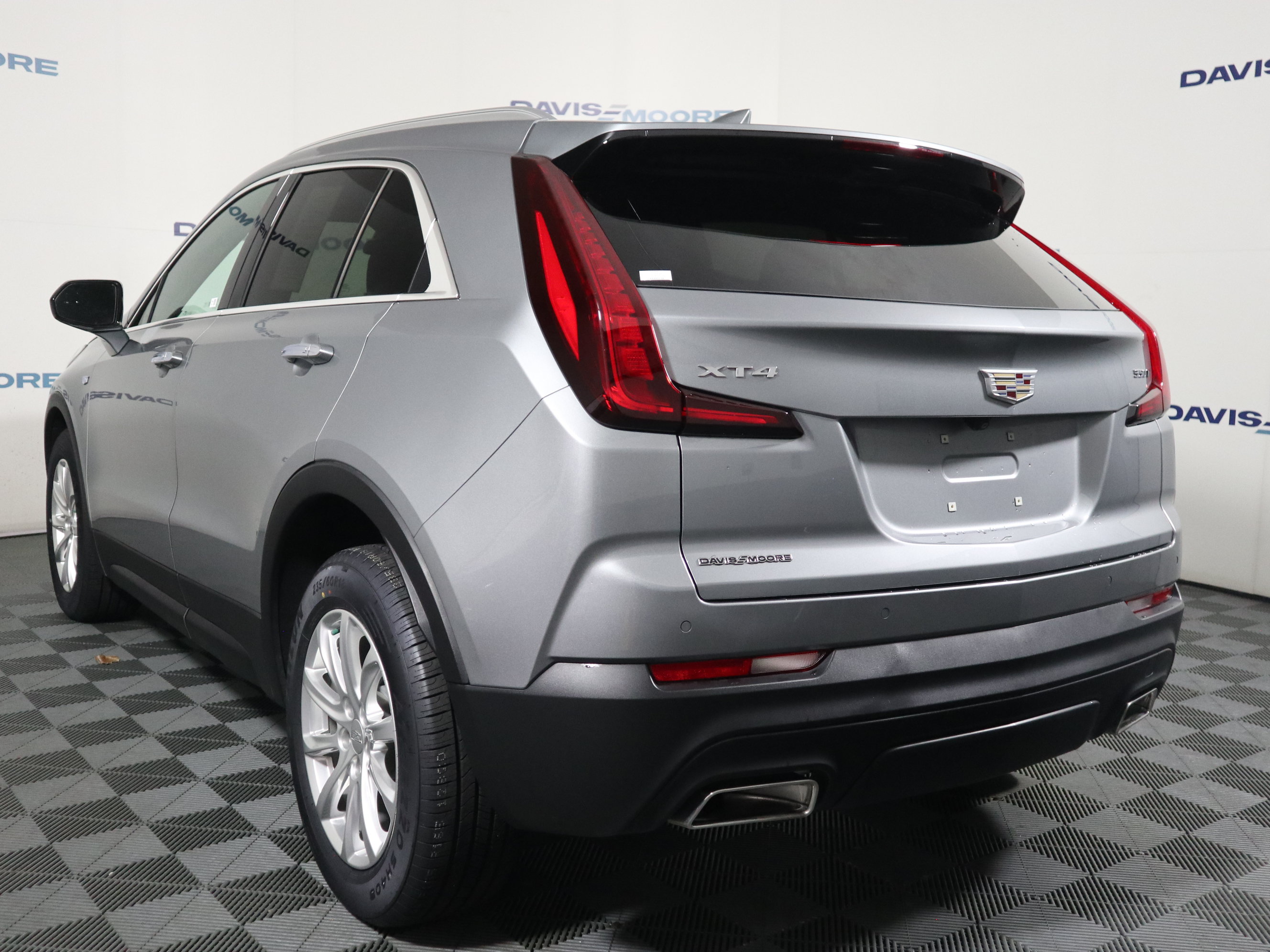 Used 2023 Cadillac XT4 Luxury w/ Cold Weather Package FWD image 9