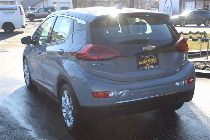 Used 2019 Chevrolet Bolt LT FWD image 2