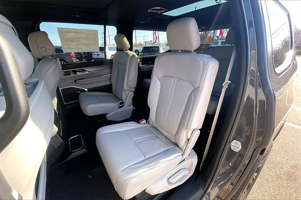 New 2026 Jeep Grand Wagoneer 2WD image 10