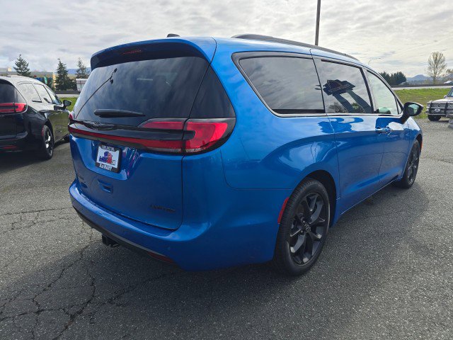 New 2026 Chrysler Pacifica Limited FWD image 3