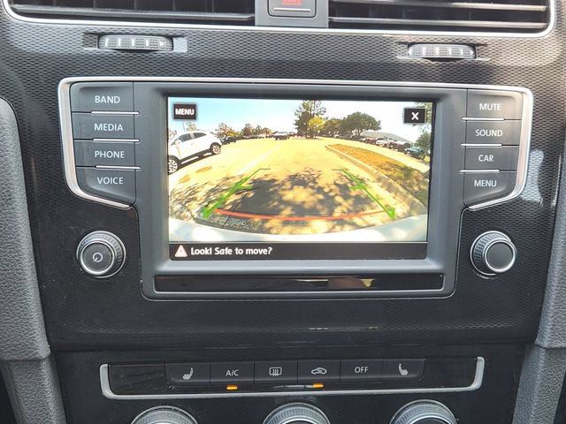 Used 2017 Volkswagen Golf 4-Door FWD image 18