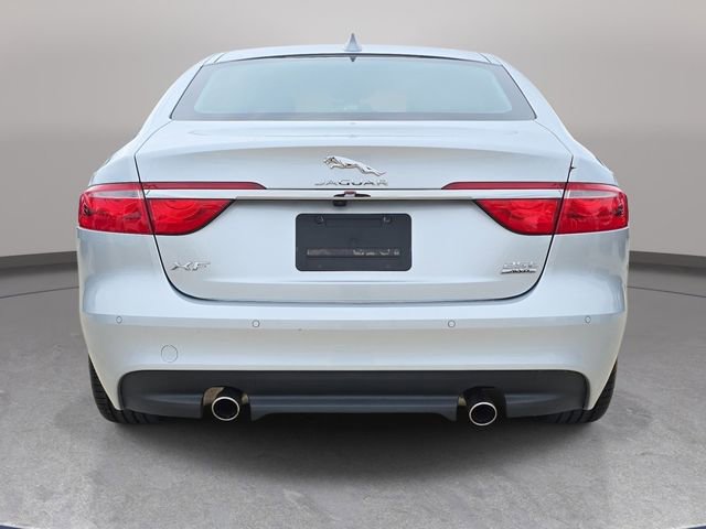 Used 2018 Jaguar XF Premium image 7