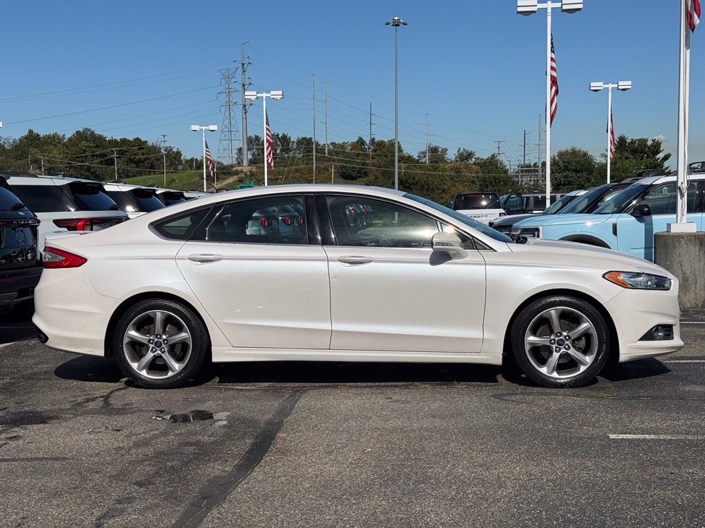 Used 2015 Ford Fusion SE w/ Equipment Group 201A FWD image 4