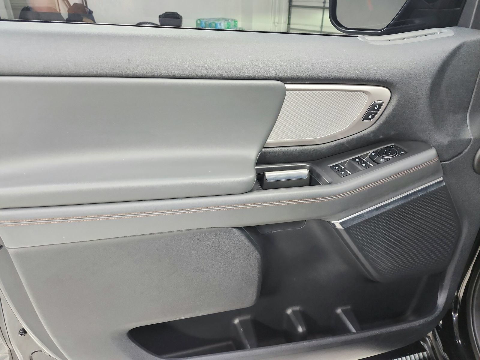 Used 2025 Ford Expedition Active AWD/4WD image 42