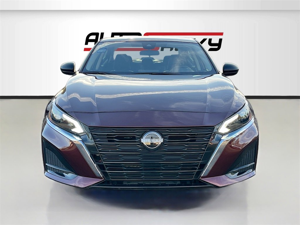 Used 2024 Nissan Altima 2.5 SV image 2