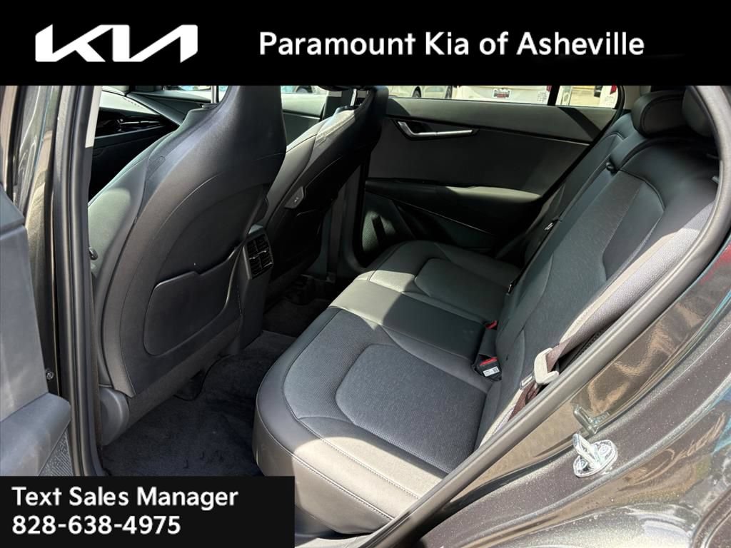 Certified 2025 Kia Niro FWD image 23