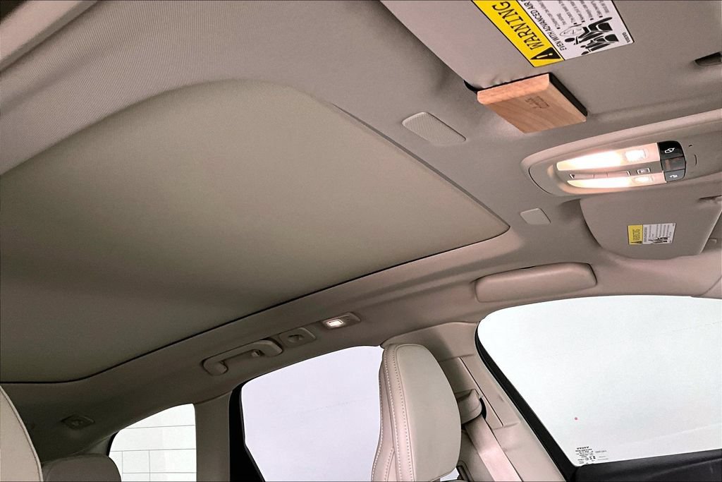 Certified 2024 Volvo XC60 B5 Ultimate w/ Protection Package Premier AWD/4WD image 21