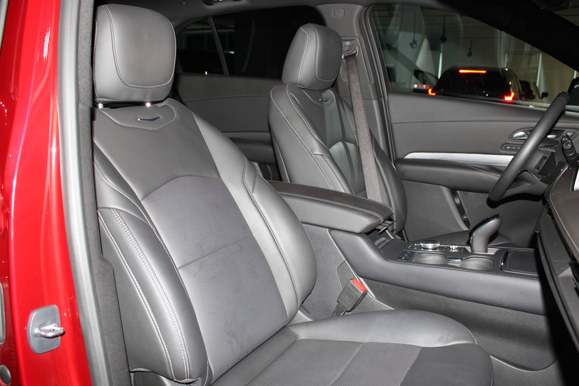 Used 2024 Cadillac XT4 Premium Luxury FWD image 16