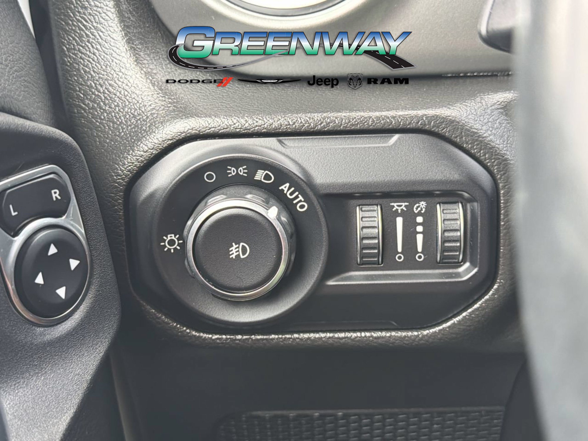 Used 2022 Jeep Wrangler Unlimited Sahara w/ Cold Weather Group AWD/4WD image 24