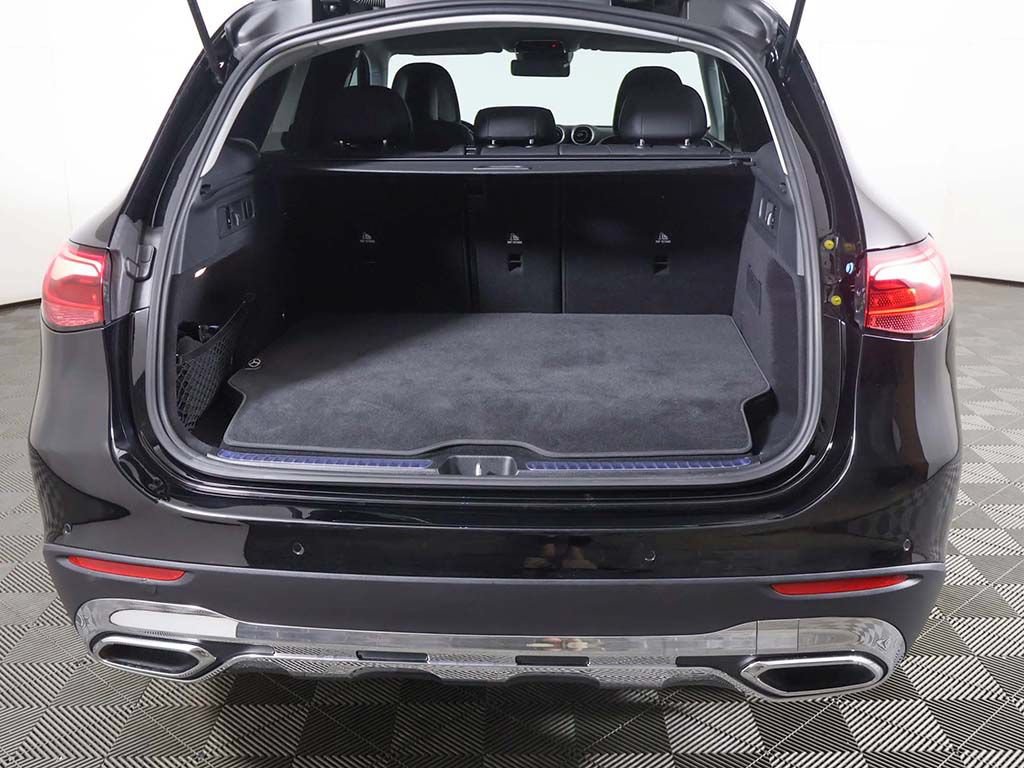 Used 2025 Mercedes-Benz GLC 350e 4MATIC image 15